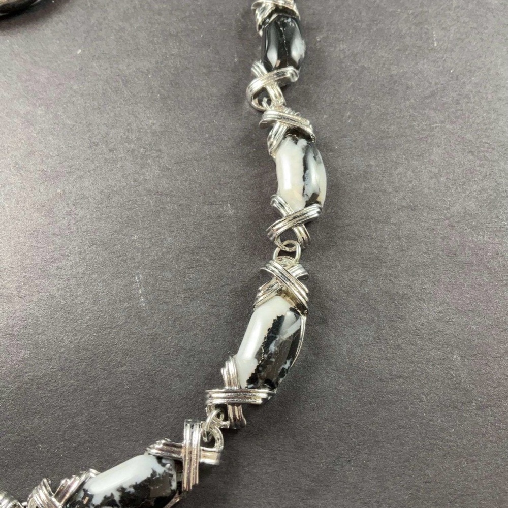 Elegant Zebra Jasper Stone and Silver Tone 20” necklace - Picture 7 of 8